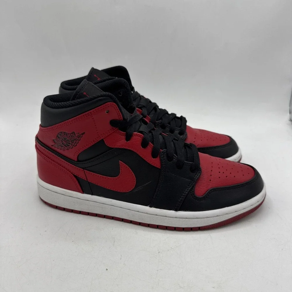 Jordan 1 Mid Mens 7.5 Banned Bred Black Red‎ Bulls Retro 554724-074 Sneakers